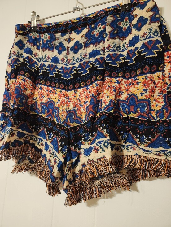 Hayden Los Angeles Pants - Nwt Hayden Los Angeles Boho Printed Fringe Women’s Shorts - Medium